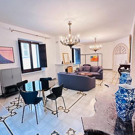 Elegante Appartamento Nel Cuore Del Barocco Lecce Exterior foto