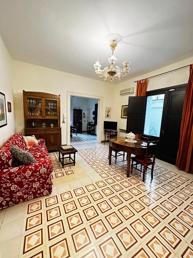 Elegante Appartamento Nel Cuore Del Barocco Lecce Exterior foto