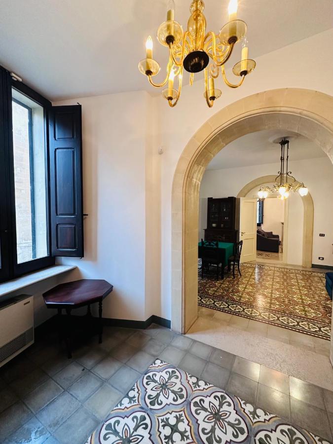 Elegante Appartamento Nel Cuore Del Barocco Lecce Exterior foto