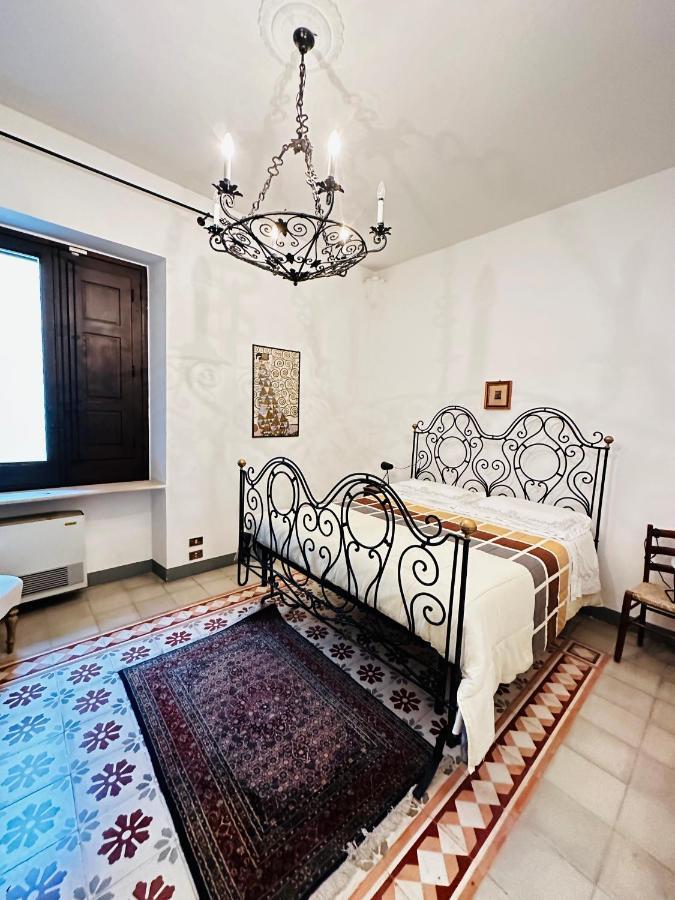 Elegante Appartamento Nel Cuore Del Barocco Lecce Exterior foto