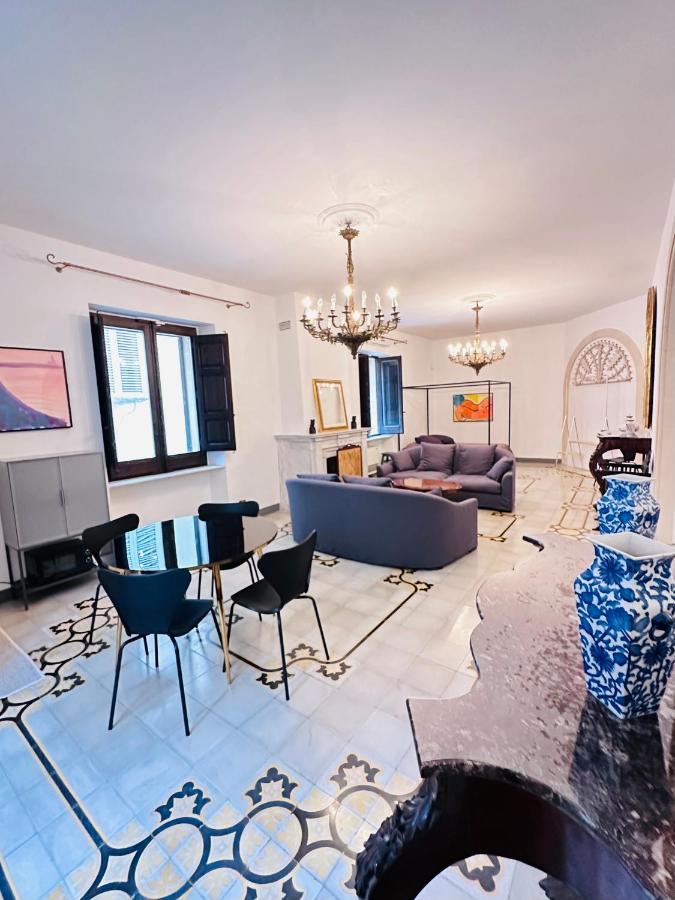 Elegante Appartamento Nel Cuore Del Barocco Lecce Exterior foto