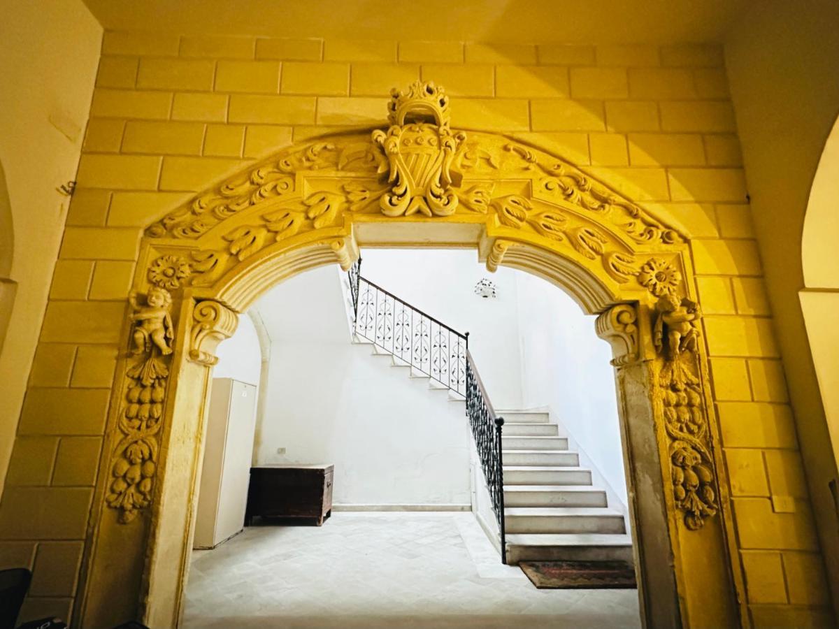 Elegante Appartamento Nel Cuore Del Barocco Lecce Exterior foto