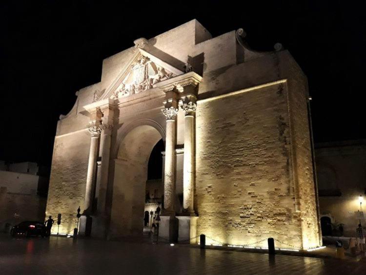 Elegante Appartamento Nel Cuore Del Barocco Lecce Exterior foto